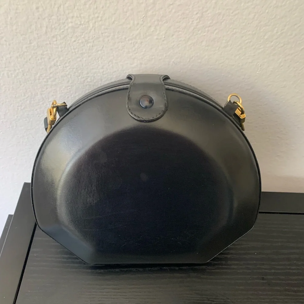 Gucci 70s Canteen Purse Black and Gold Round Hard Case Structured Shoulder Bag - Picture 6 of 17